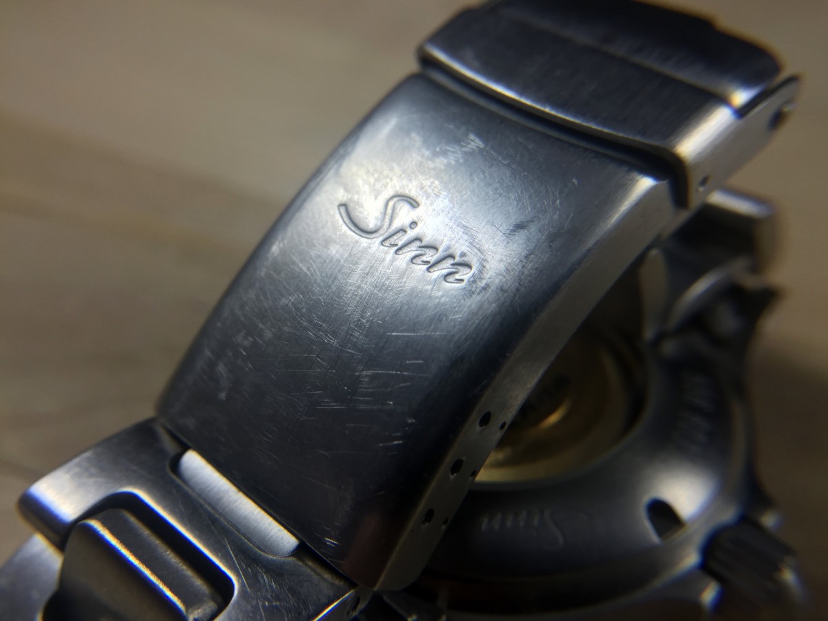 How To Remove Scratches & Polish a Watch Clasp or Bracelet Without Power  Tools 