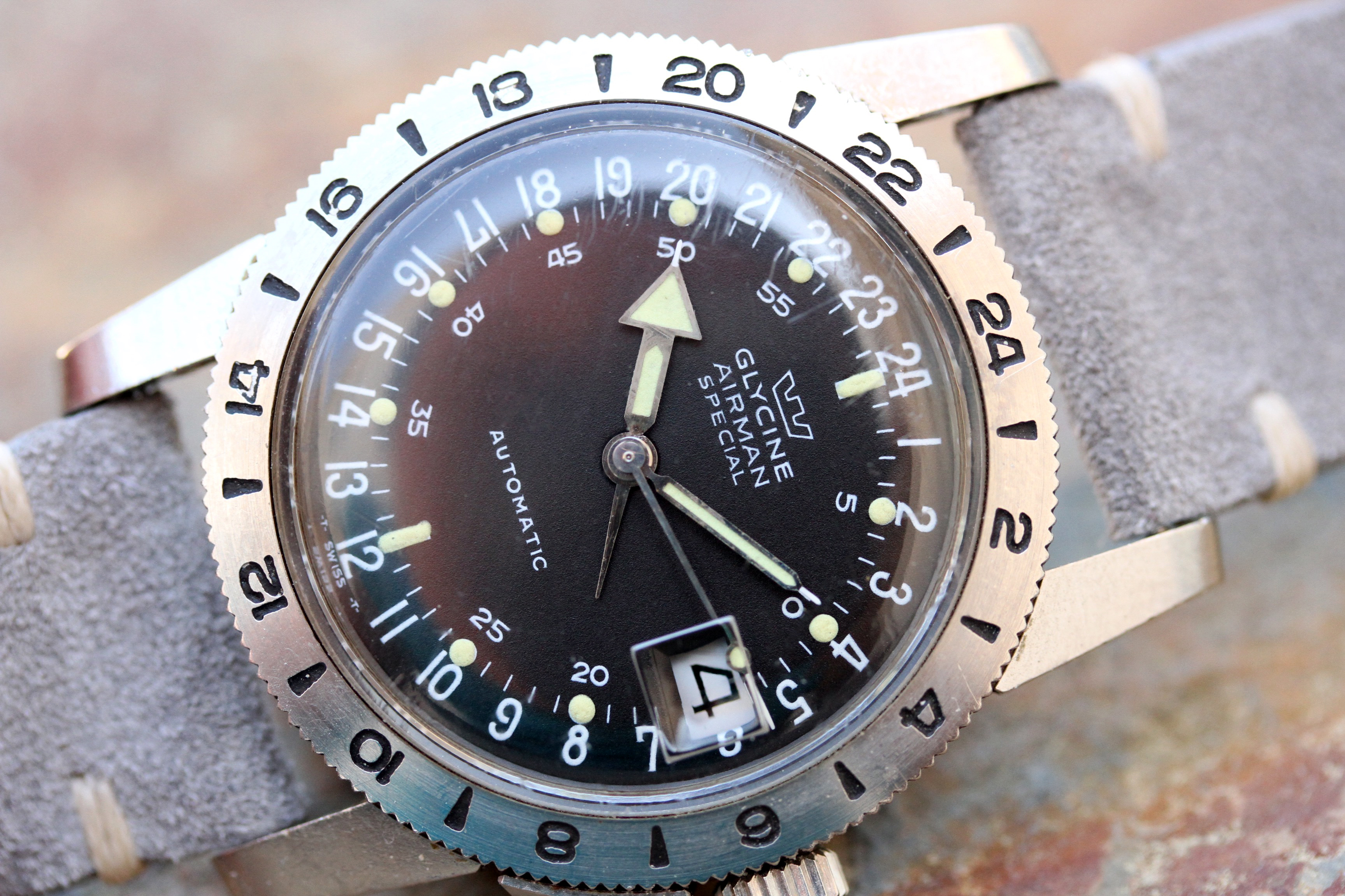 24 часа военные. Glycine Airman GMT. Американские часы времен Вьетнама. Glycine Pilot. Часы вьетнамской войны наручные.