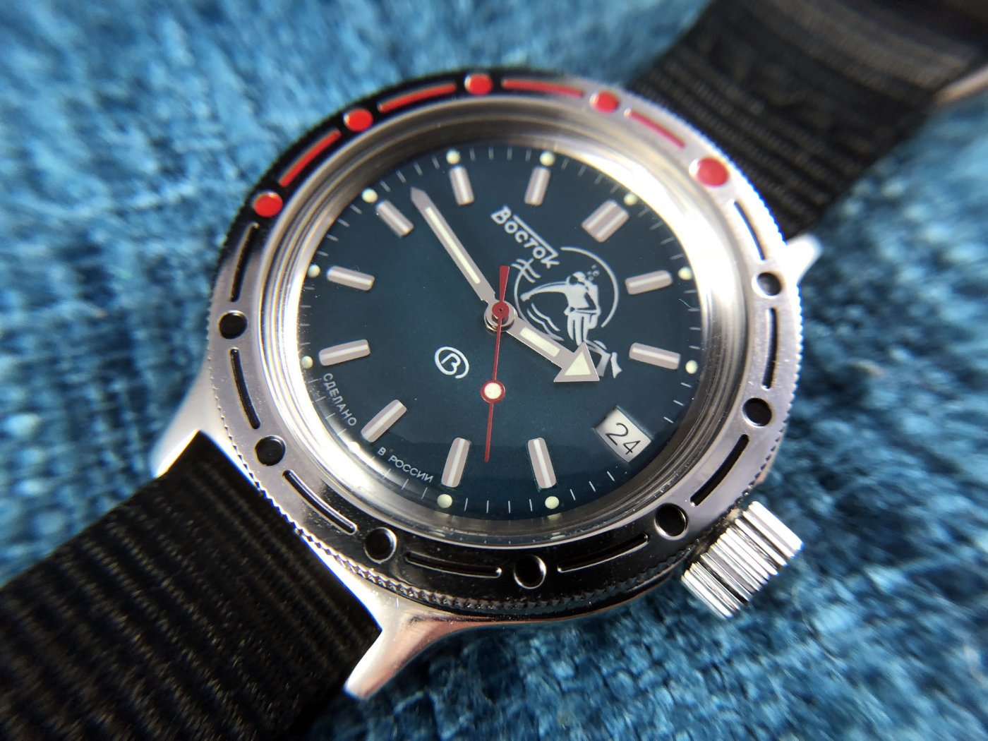 Vostok-Amphibia watch in a stainless case with a diver on the dial  mechanism with APZ SU CHCZ USSR - «VIOLITY»